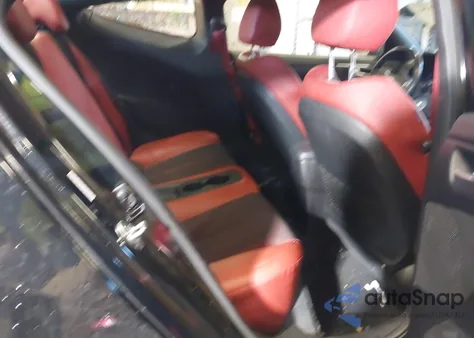 2017 Hyundai Veloster Turbo R-Spec z USA, uszkodzony, nr VIN KMHTC6AE5HU318357